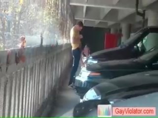 A chupar e a foder em público por gayviolator